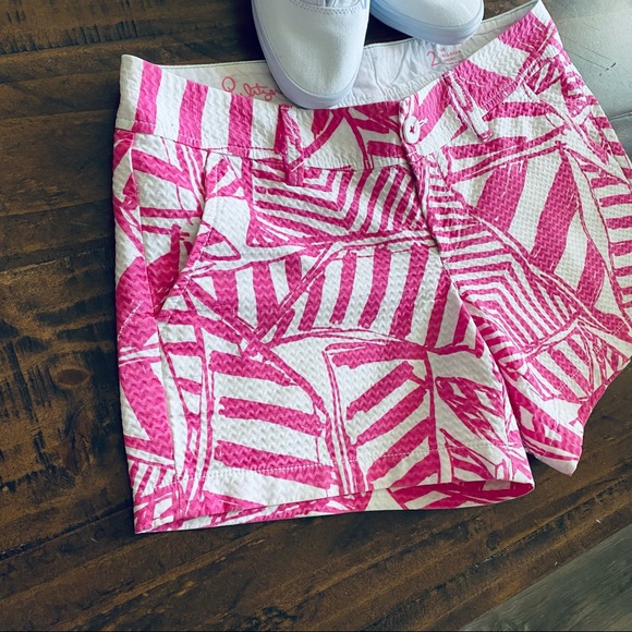 Lilly Pulitzer Yacht Seas Textured Callahan Shorts 2 - Picture 4 of 11
